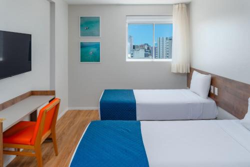 Standard Twin Room image 2