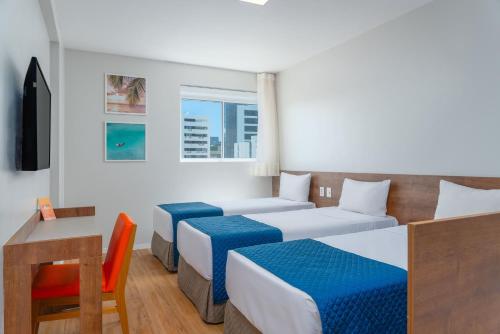 Standard Triple Room image 2
