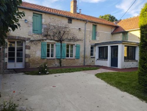 Maison de campagne gîte à louer Pourrain