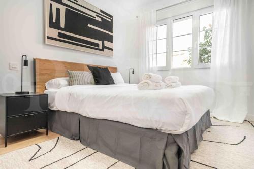 Bright and modern apartment by REMS