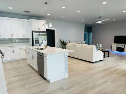 Brand New Tampa Oasis with Private Jacuzzi Retreat in Lutz (FL)