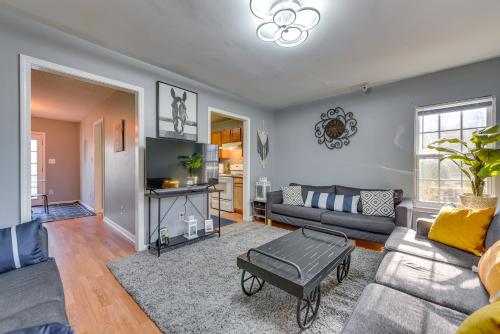 Uptown Charlotte Townhome with Hot Tub in Charlotte, USA