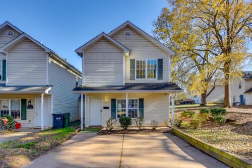 Uptown Charlotte Townhome with Hot Tub in Charlotte, USA