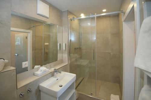 Family Room with 2 Bedrooms
