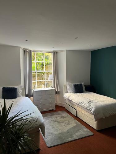 3 bedroom flat, Newtown, Edinburgh (photo 4)