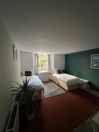 3 bedroom flat, Newtown, Edinburgh (photo 5)