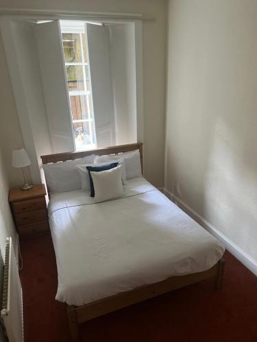 3 bedroom flat, Newtown, Edinburgh (photo 7)
