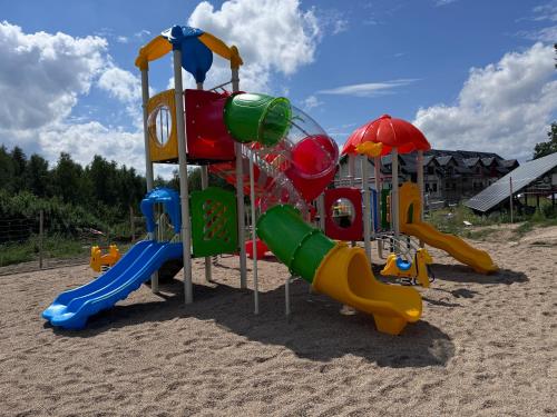 Játszótér, Kolorowe Cieplice - Apartamenty z widokiem na Karkonosze in Jelenia Góra