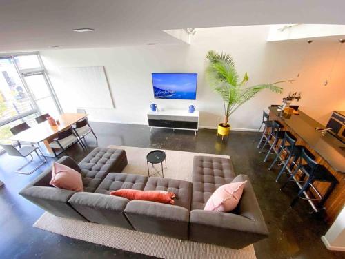 Modern Loft in South Main! near Blues Hall of Fame Museum