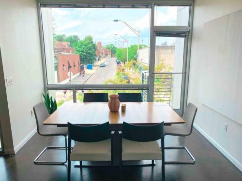 Modern Loft in South Main! near Blues Hall of Fame Museum