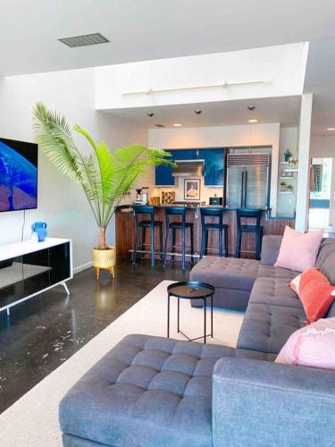 Modern Loft in South Main! near Blues Hall of Fame Museum