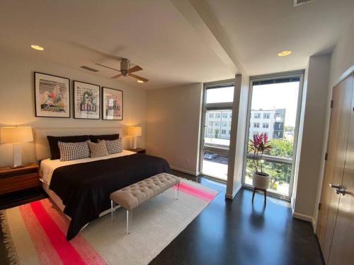 Modern Loft in South Main! near Blues Hall of Fame Museum