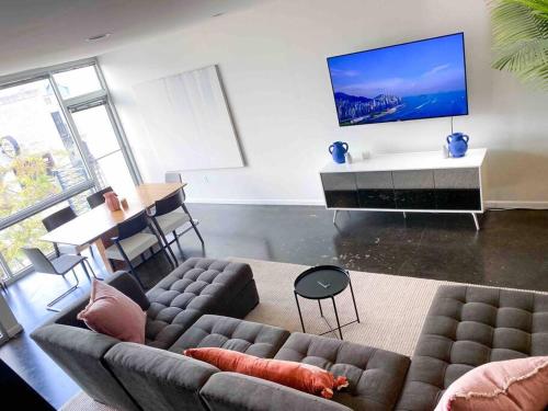Modern Loft in South Main! near Blues Hall of Fame Museum
