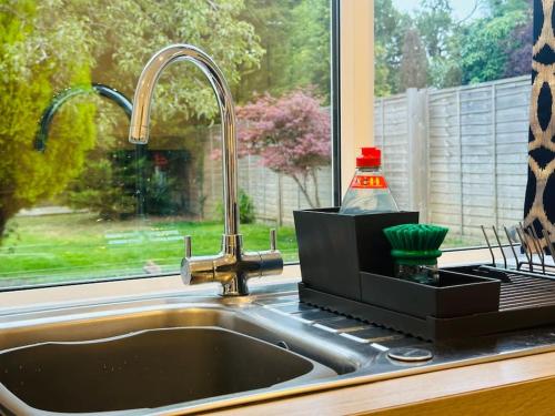 Home Away Luxury Living - Horley Room Type - Three-Bedroom House