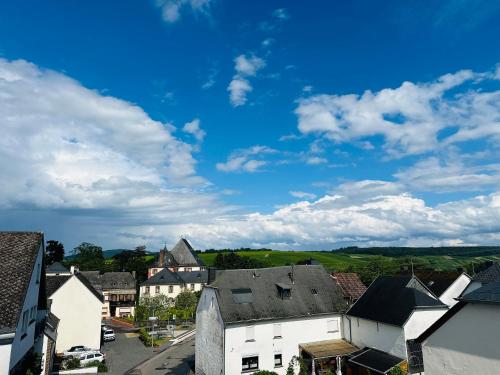 Balcony/terrace, Neue Fewo mit Schlossblick - Urlaub im Wein- und Ferienort Bekond in Bekond