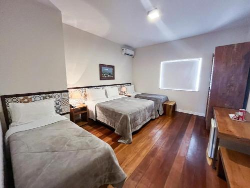 1 double bed, 2 twin beds