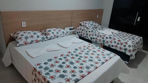 1 double bed, 1 twin bed