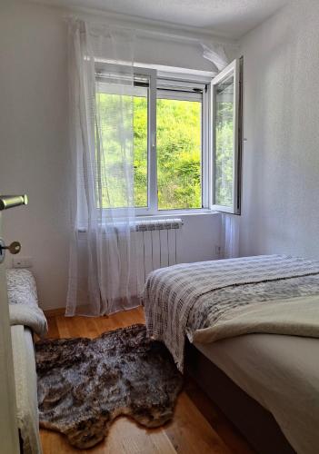 1 double bed, 1 twin bed
