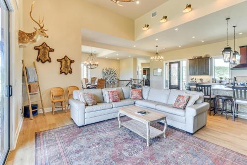 Spacious and Elegant Goldthwaite Escape on 72 Acres! in Goldthwaite, USA