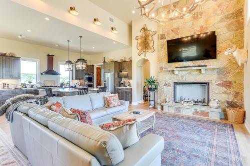 Spacious and Elegant Goldthwaite Escape on 72 Acres! in Goldthwaite, USA