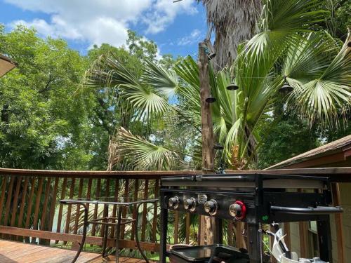The River Haven - Sleeps 32 - on Guadalupe River in McQueeney