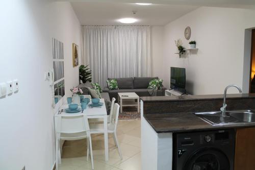 Bright and beautiful one bedroom apartment close to metro and beach, Dubai (Foto 6)
