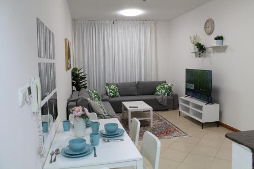 Bright and beautiful one bedroom apartment close to metro and beach, Dubai (Foto 9)