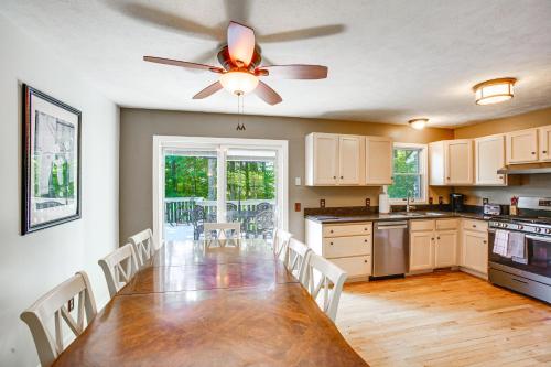 Manor Green Cedar Home with Fire Pit, 3 Mi to Lake! in Cedar, USA
