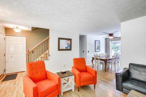 Manor Green Cedar Home with Fire Pit, 3 Mi to Lake! in Cedar, USA