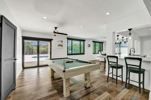 Beach Dream - Waterfront, Pool, & Near Beach in Dania Beach, USA
