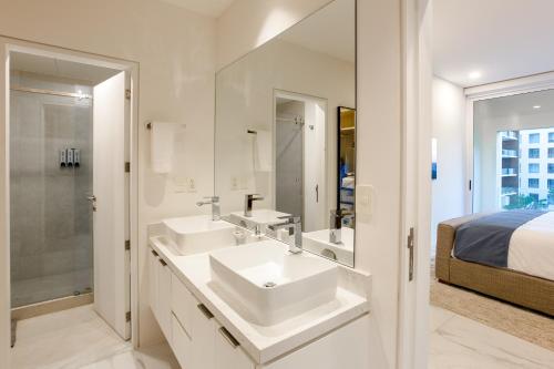 Marea Los Cabos Modern 3 BRD - Prime Location Near Beach & Marina Fast Wifi in Cabo San Lucas, Mexico