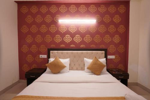 Deluxe Room image 10