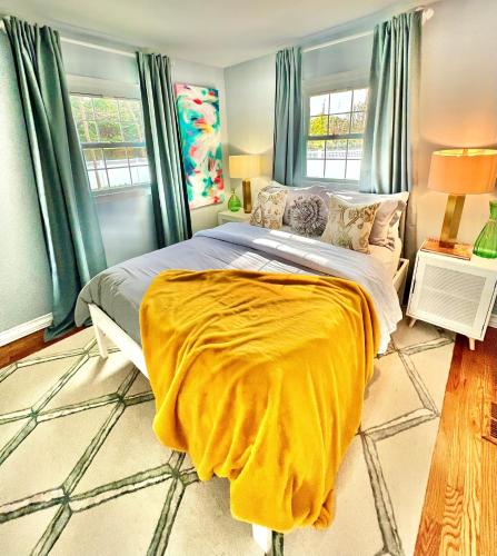 Bright and Airy in Hampton Bays in Hampton Bays (NY)