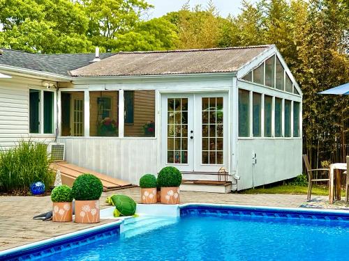 Bright and Airy in Hampton Bays in Hampton Bays, USA