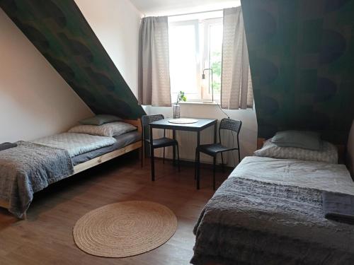 2 twin beds