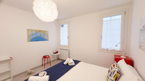 One-Bedroom Apartment image 10