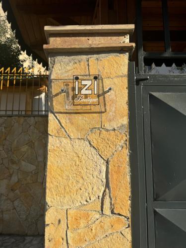 บริการและสิ่งอำนวยความสะดวก, Izi Boutique in อาลี เดมี