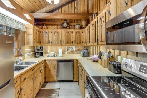 Murphy Cabin with Views Less Than 1 Mi to Hiwassee Lake!, Murphy (foto 10)