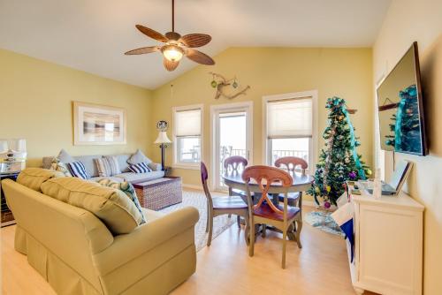 . Oceanfront Oasis in Cedar Key w/ 2 Balconies!