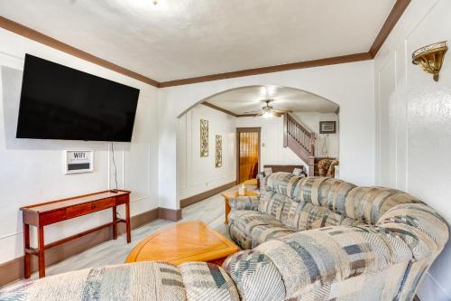 . Playroom & Fenced Yard: Mt Carmel Family Home!