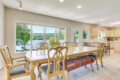 Greenwood Lake House with Dock and Waterfront Views! in Hewitt, USA