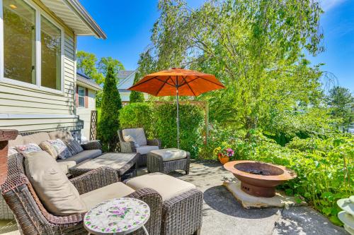 Greenwood Lake House with Dock and Waterfront Views! in Hewitt, USA