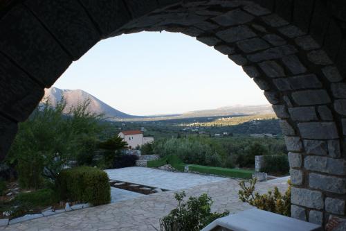 Thelea Mani Thelea Mani