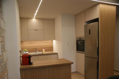 Thelea Mani Thelea Mani