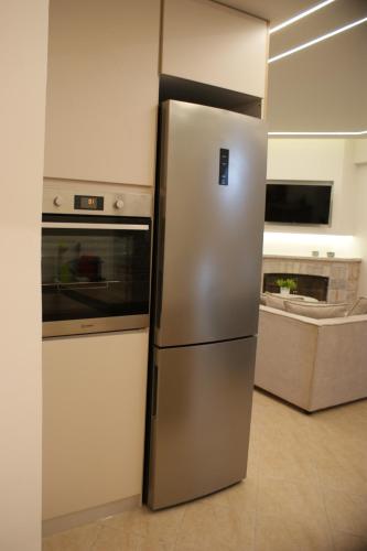 Thelea Mani Thelea Mani