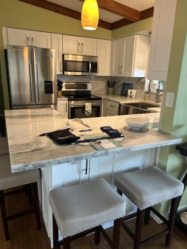 Delightful vacation home located in the popular Islamorada neighborhood of Port Antigua, home in Islamorada, USA