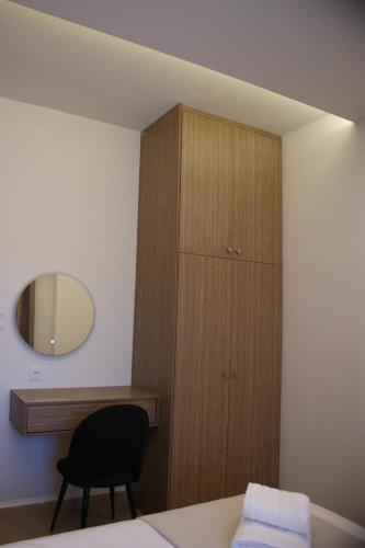 Thelea Mani Thelea Mani