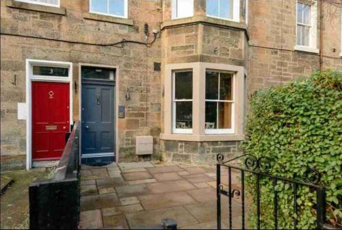 Exterior view, amazing apartments - Avondale Pl by Stockbridge in Stockbridge