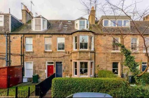Exterior view, amazing apartments - Avondale Pl by Stockbridge in Stockbridge