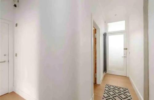 Entrance, amazing apartments - Avondale Pl by Stockbridge in Stockbridge